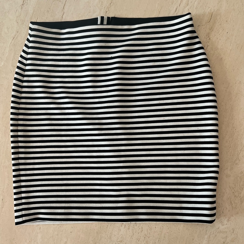 Loft Striped Skirt Knit Black & White size 4